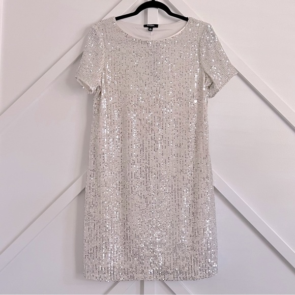 Silver Sequin Dress Short Sleeve. NWT medium - Picture 4 of 10